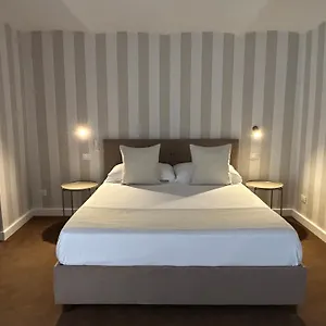 rezervați aici