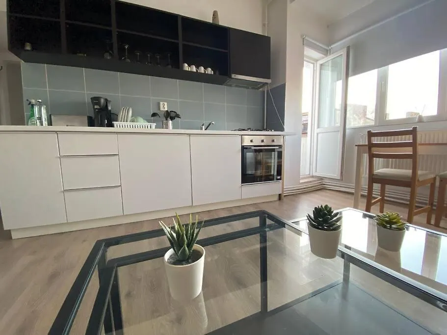 Gorgeous Apartment Near Old Town Bucarest Romania