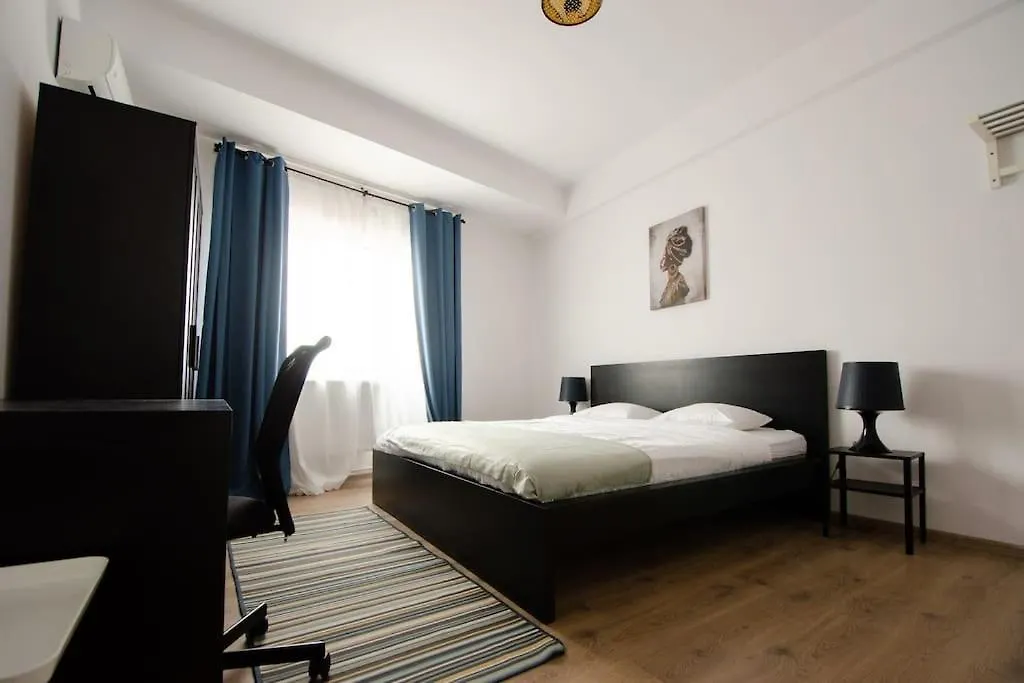 Gorgeous Apartment Near Old Town Bucarest Romania