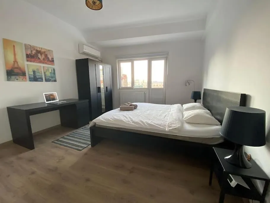 Gorgeous Apartment Near Old Town Bucarest