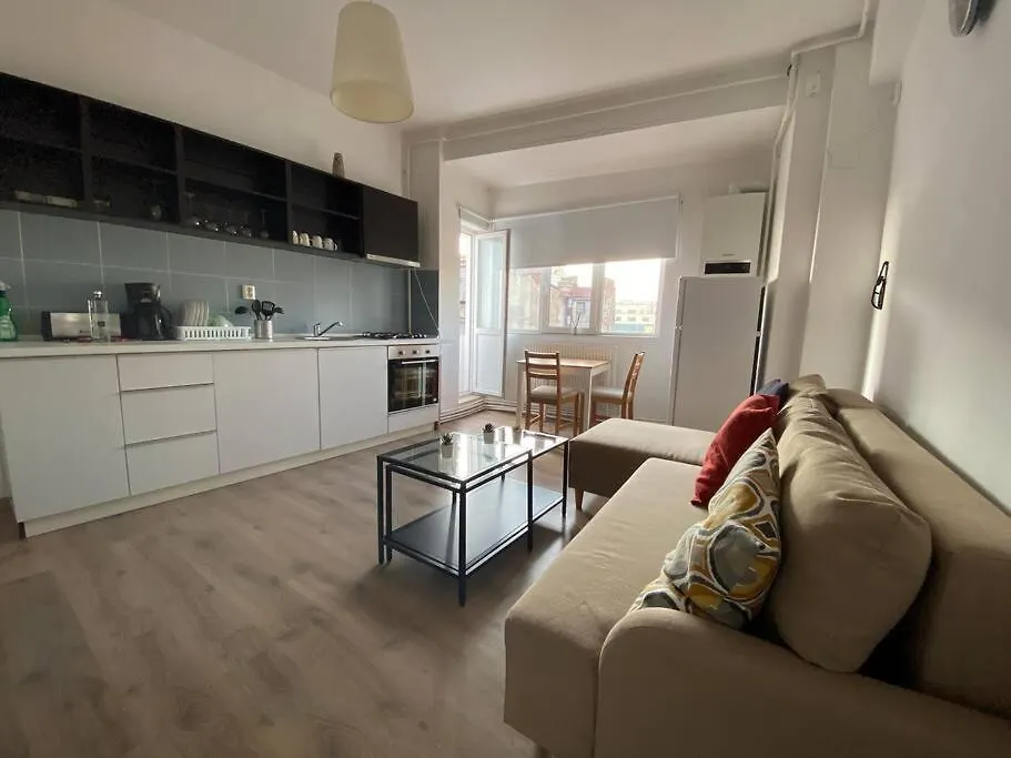 Gorgeous Apartment Near Old Town Bucarest