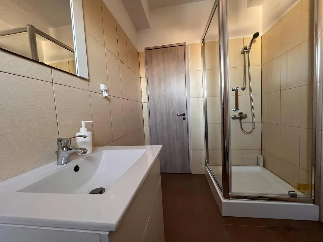Gorgeous Apartment Near Old Town Bükreş 0*,  Romanya